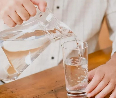 多喝水能降血糖吗？一天喝多少